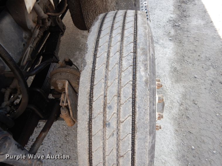 image for item DF6449 2003 International 7400  refuse truck