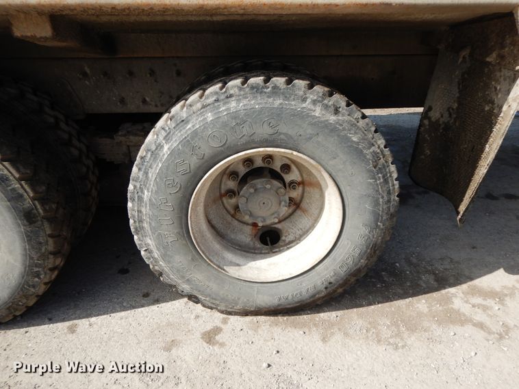 image for item DF6449 2003 International 7400  refuse truck