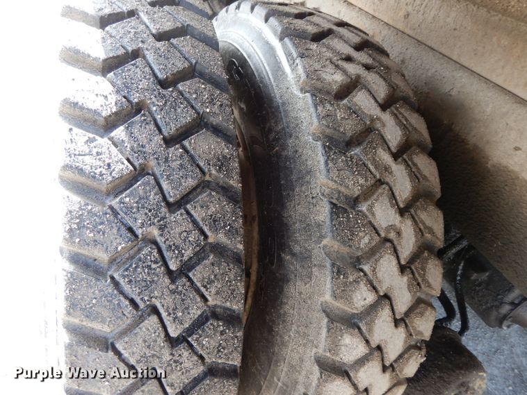 image for item DF6449 2003 International 7400  refuse truck