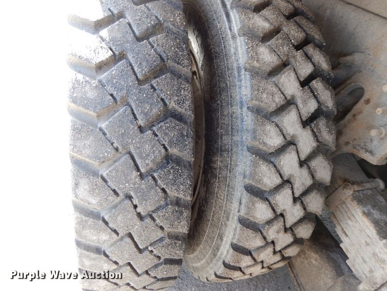 image for item DF6449 2003 International 7400  refuse truck