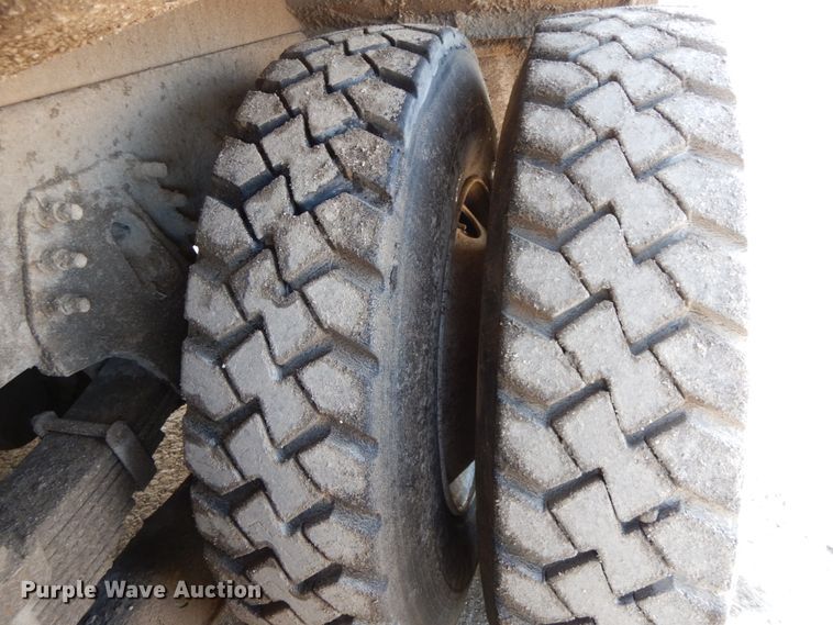 image for item DF6449 2003 International 7400  refuse truck