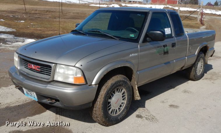 image for item DF6450 2001 GMC Sonoma SLS  Ext. Cab pickup truck