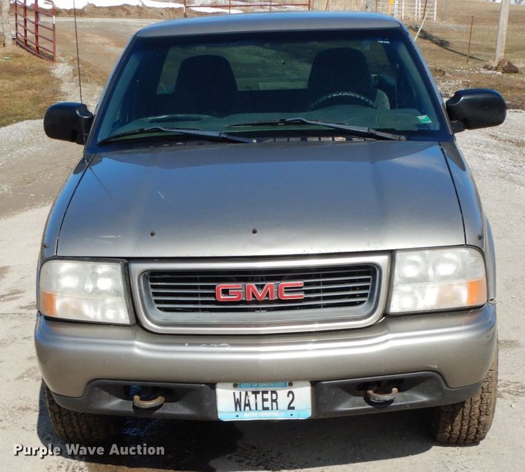 image for item DF6450 2001 GMC Sonoma SLS  Ext. Cab pickup truck