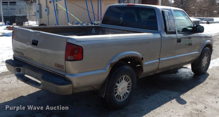 image for item DF6450 2001 GMC Sonoma SLS  Ext. Cab pickup truck