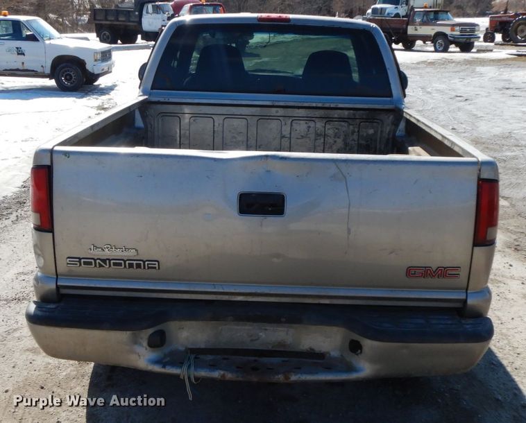 image for item DF6450 2001 GMC Sonoma SLS  Ext. Cab pickup truck