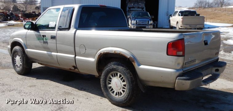 image for item DF6450 2001 GMC Sonoma SLS  Ext. Cab pickup truck