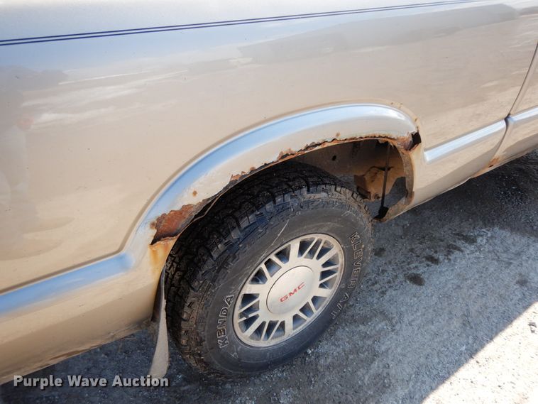 image for item DF6450 2001 GMC Sonoma SLS  Ext. Cab pickup truck