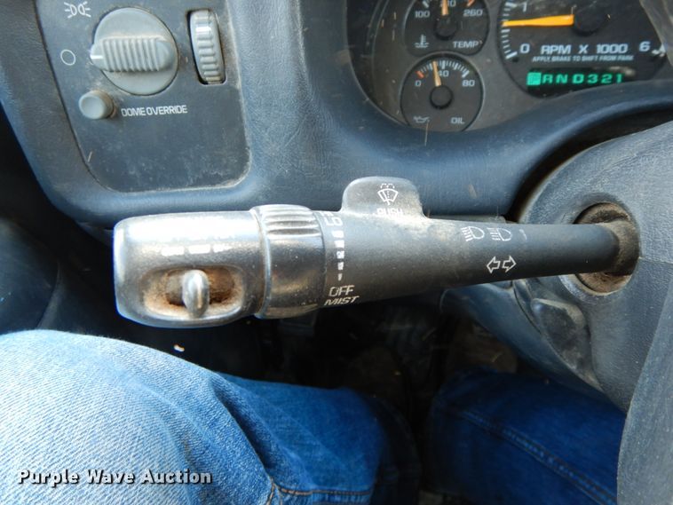 image for item DF6450 2001 GMC Sonoma SLS  Ext. Cab pickup truck