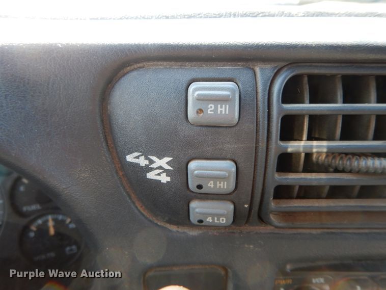 image for item DF6450 2001 GMC Sonoma SLS  Ext. Cab pickup truck