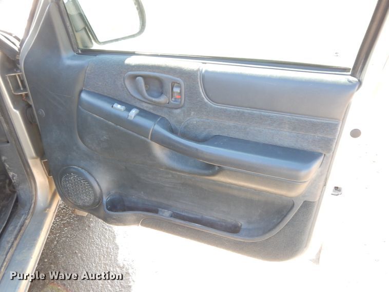 image for item DF6450 2001 GMC Sonoma SLS  Ext. Cab pickup truck