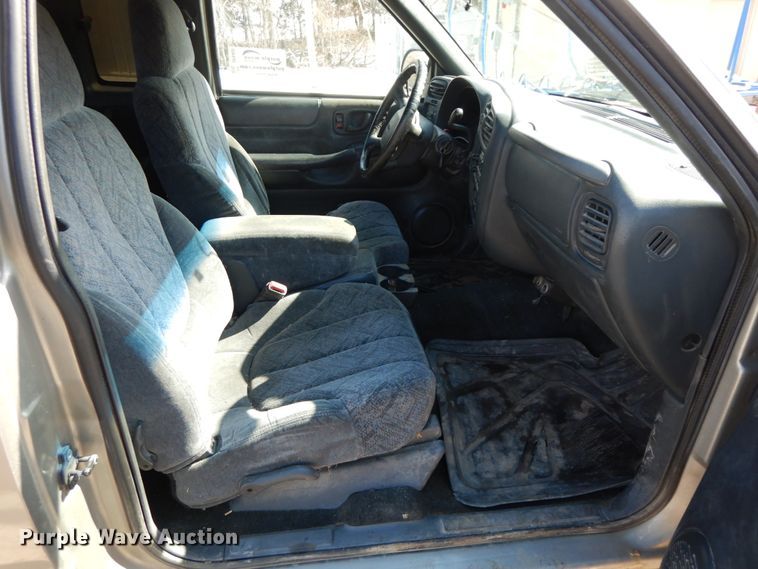 image for item DF6450 2001 GMC Sonoma SLS  Ext. Cab pickup truck