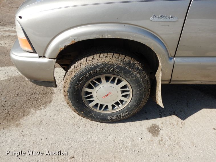 image for item DF6450 2001 GMC Sonoma SLS  Ext. Cab pickup truck