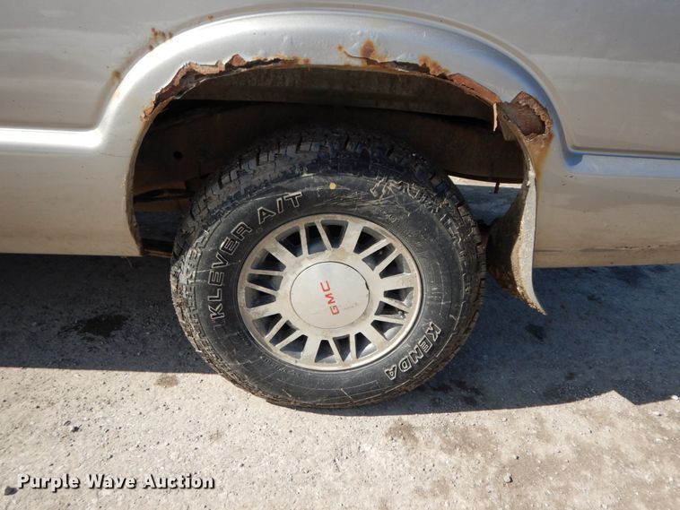 image for item DF6450 2001 GMC Sonoma SLS  Ext. Cab pickup truck