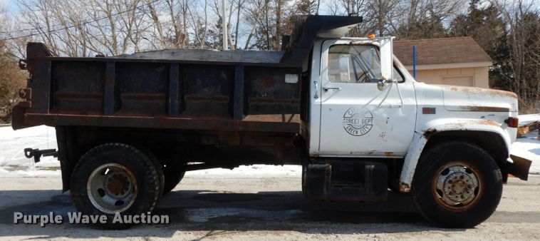 image for item DF6452 1983 GMC 6000  dump truck