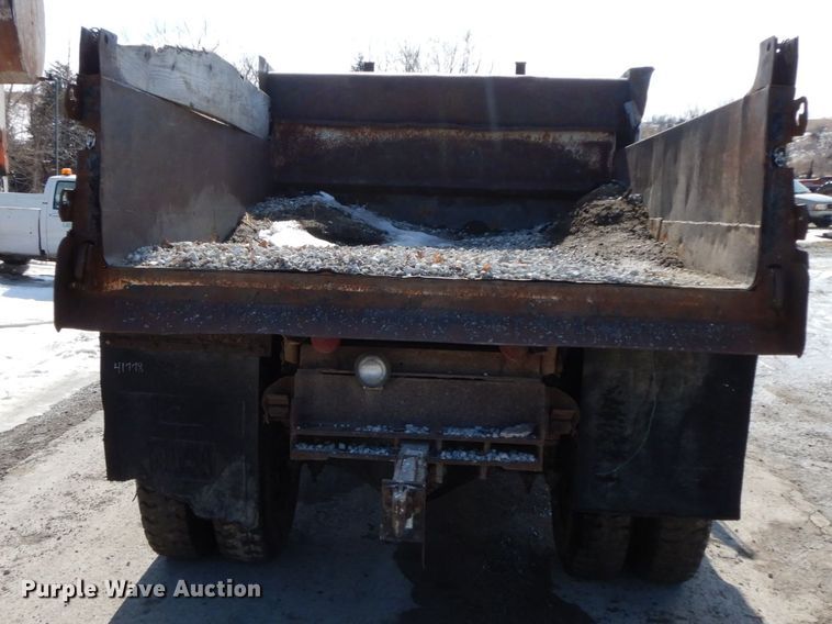 image for item DF6452 1983 GMC 6000  dump truck
