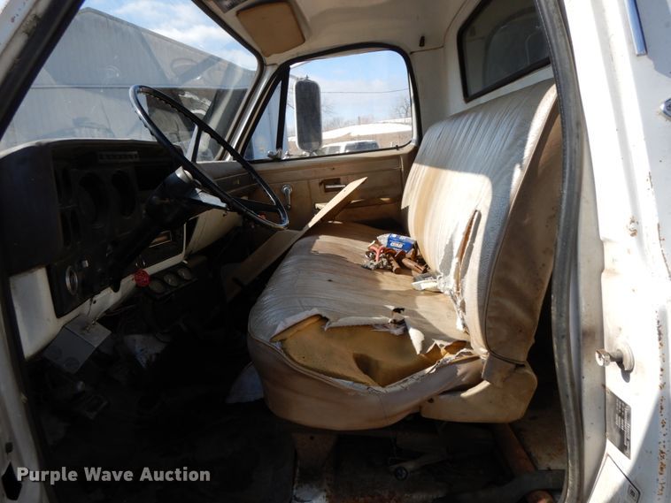 image for item DF6452 1983 GMC 6000  dump truck