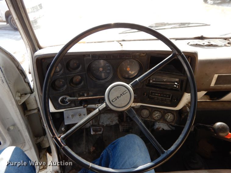 image for item DF6452 1983 GMC 6000  dump truck