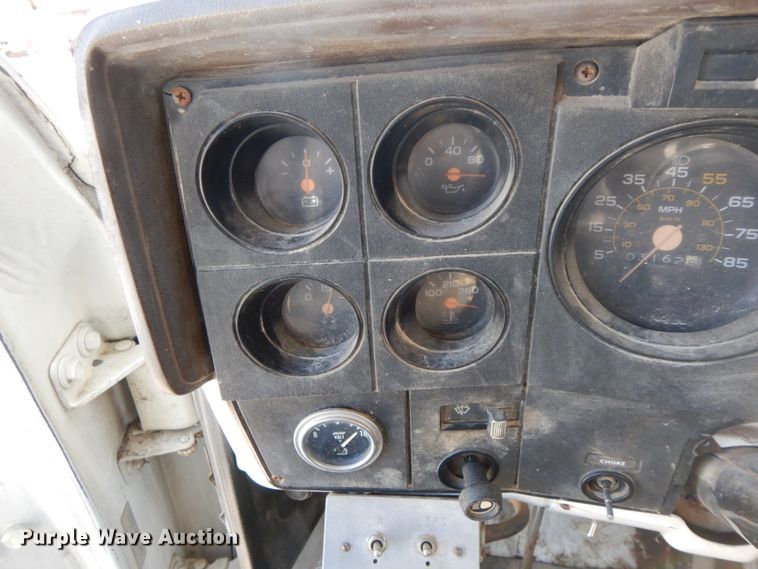 image for item DF6452 1983 GMC 6000  dump truck