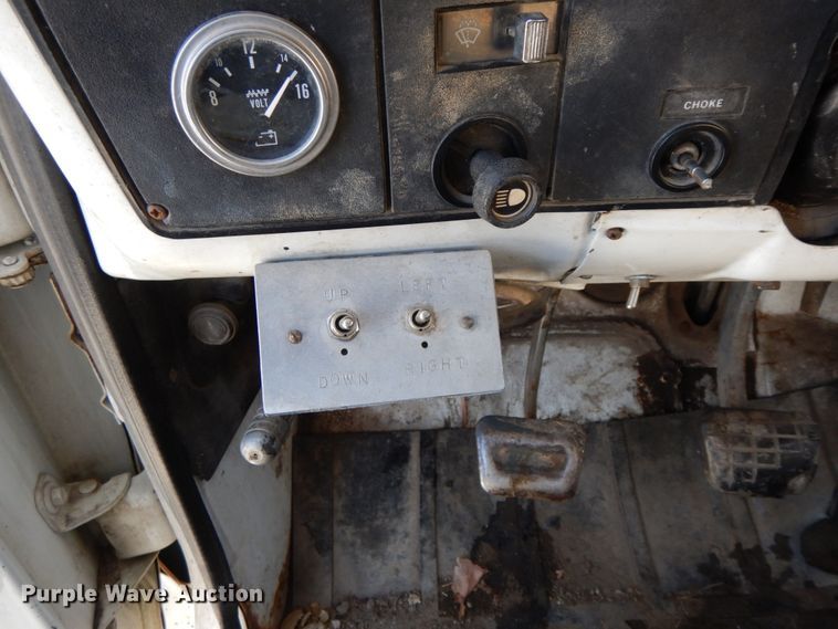 image for item DF6452 1983 GMC 6000  dump truck