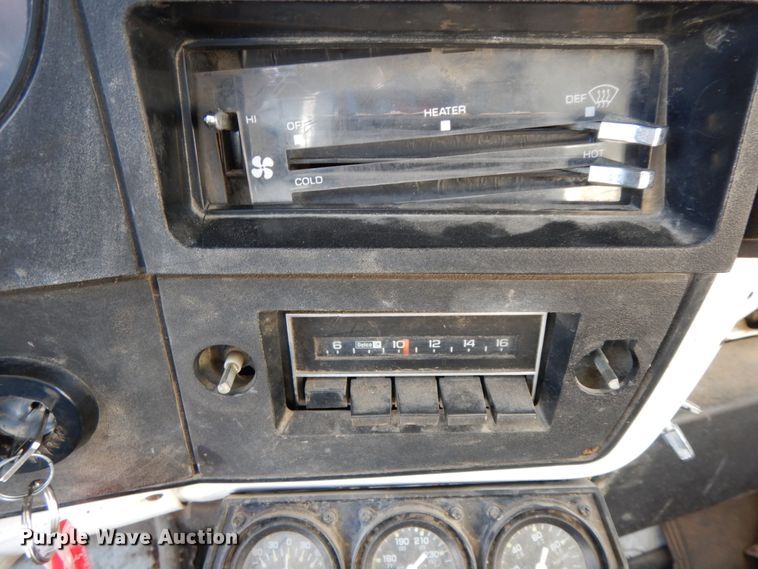 image for item DF6452 1983 GMC 6000  dump truck