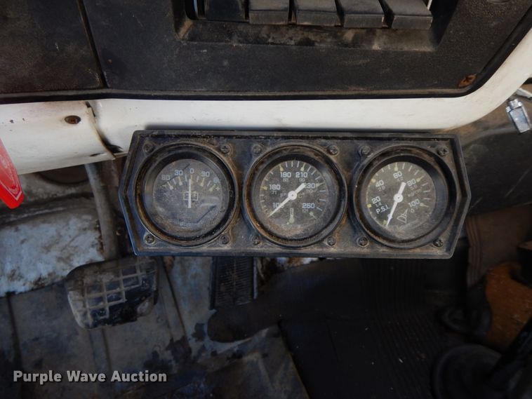 image for item DF6452 1983 GMC 6000  dump truck