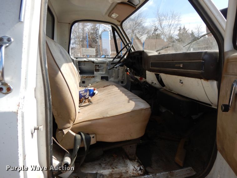 image for item DF6452 1983 GMC 6000  dump truck