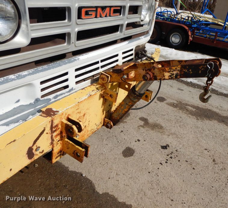 image for item DF6452 1983 GMC 6000  dump truck