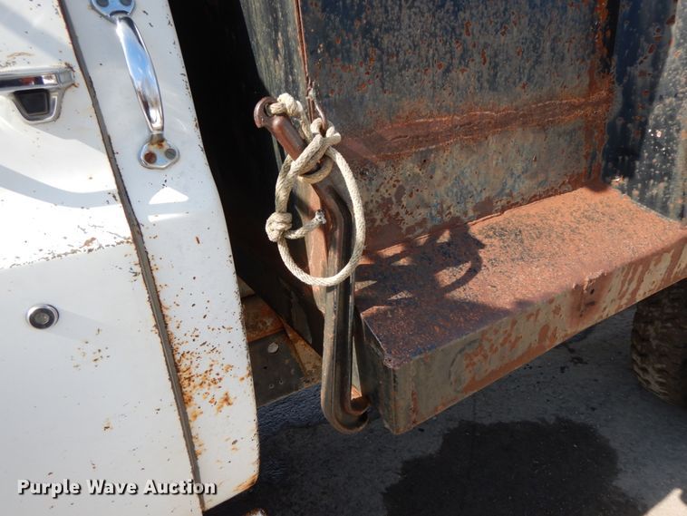 image for item DF6452 1983 GMC 6000  dump truck