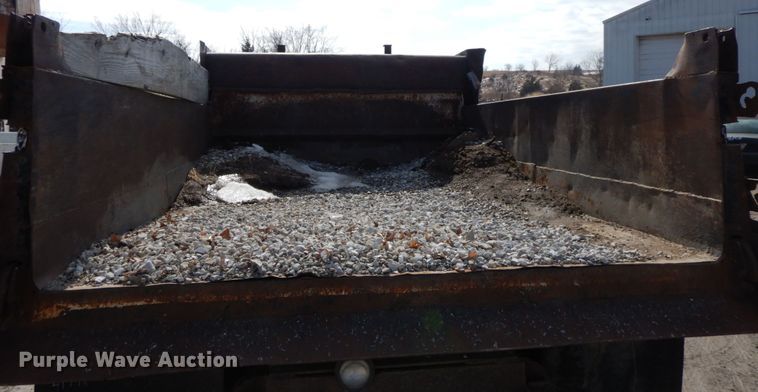 image for item DF6452 1983 GMC 6000  dump truck