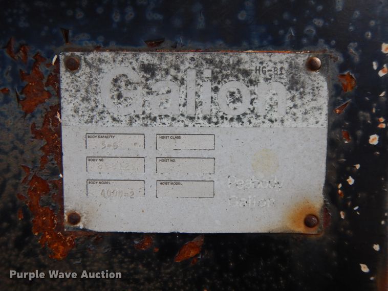 image for item DF6452 1983 GMC 6000  dump truck