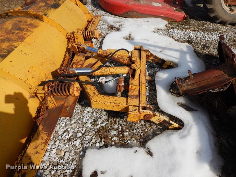 image for item DF6452 1983 GMC 6000  dump truck