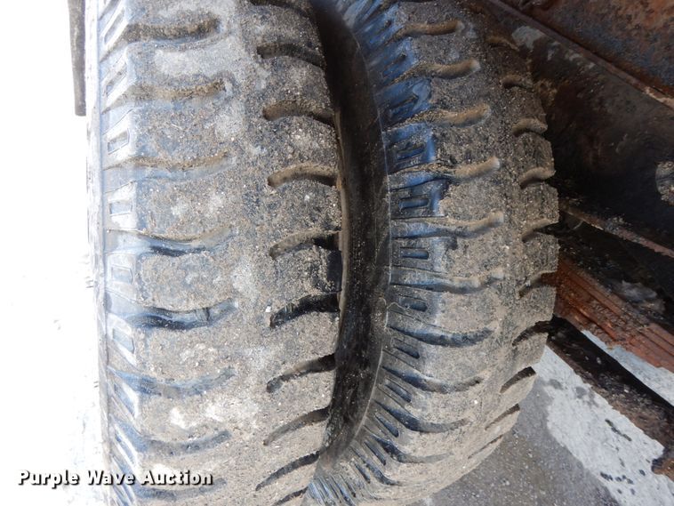 image for item DF6452 1983 GMC 6000  dump truck