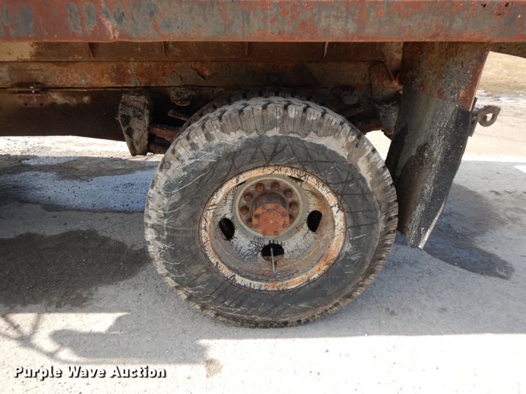 image for item DF6452 1983 GMC 6000  dump truck