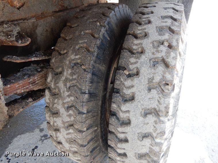 image for item DF6452 1983 GMC 6000  dump truck