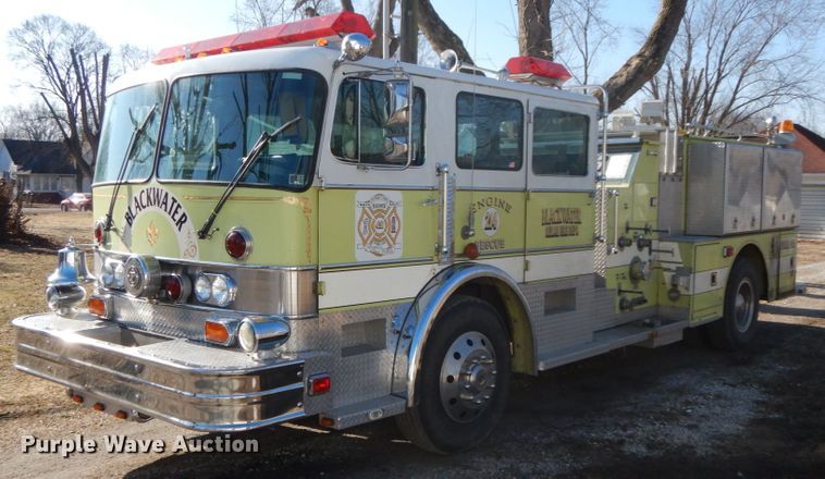 image for item DF6454 1982 Grumman HR101  pumper fire truck