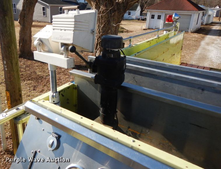 image for item DF6454 1982 Grumman HR101  pumper fire truck