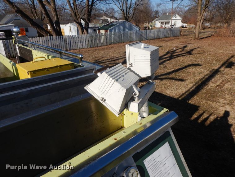 image for item DF6454 1982 Grumman HR101  pumper fire truck