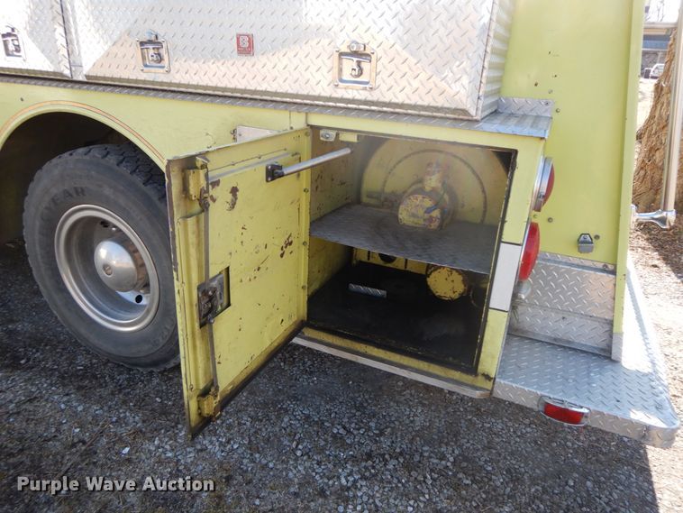 image for item DF6454 1982 Grumman HR101  pumper fire truck