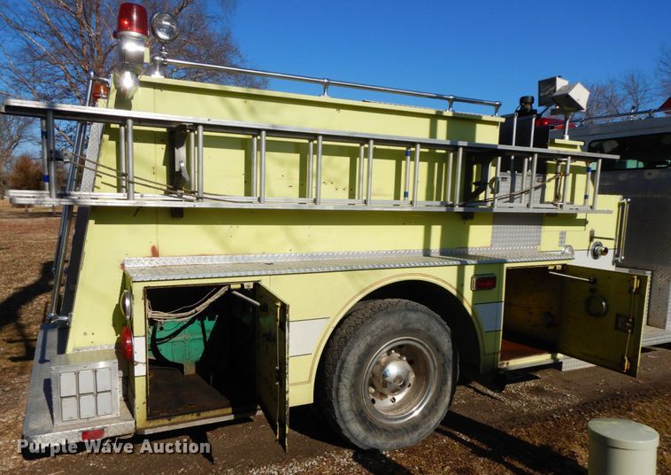 image for item DF6454 1982 Grumman HR101  pumper fire truck