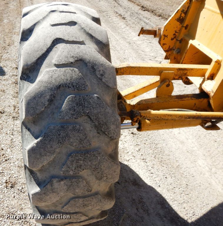 image for item DF6464 1989 Caterpillar 140G  motor grader