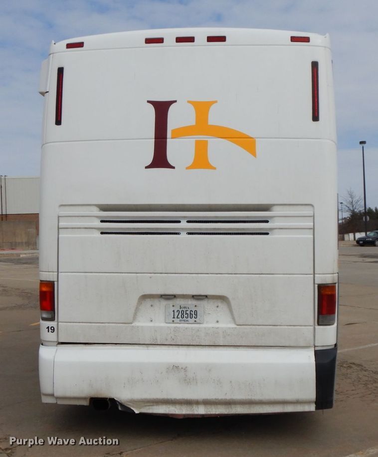 image for item DF6499 1999 MCI 120-EL3  coach bus