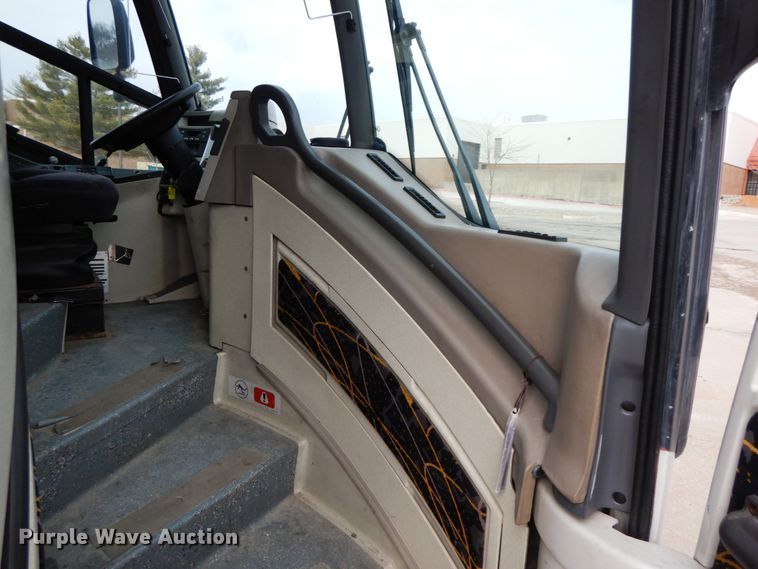 image for item DF6499 1999 MCI 120-EL3  coach bus