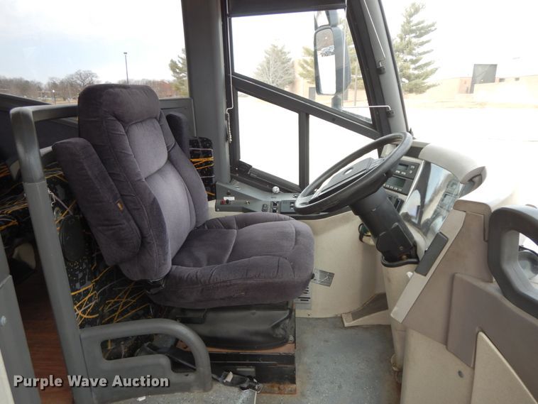 image for item DF6499 1999 MCI 120-EL3  coach bus