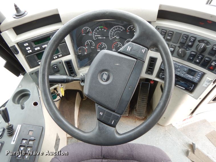 image for item DF6499 1999 MCI 120-EL3  coach bus