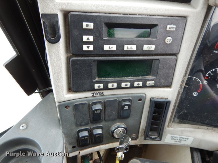 image for item DF6499 1999 MCI 120-EL3  coach bus