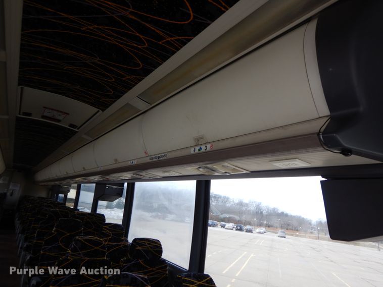 image for item DF6499 1999 MCI 120-EL3  coach bus