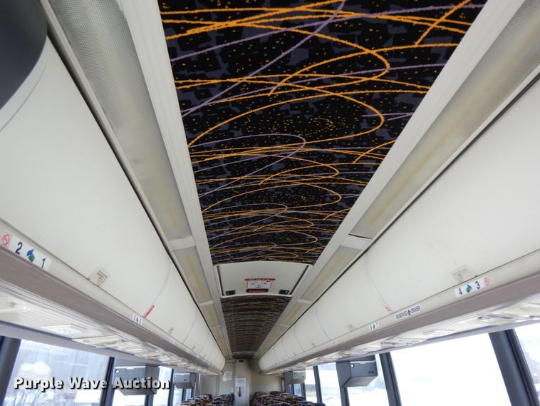 image for item DF6499 1999 MCI 120-EL3  coach bus