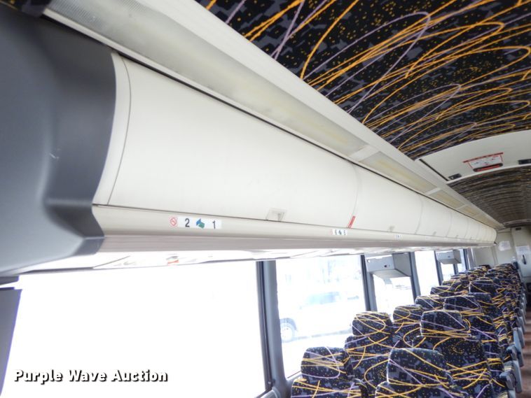 image for item DF6499 1999 MCI 120-EL3  coach bus