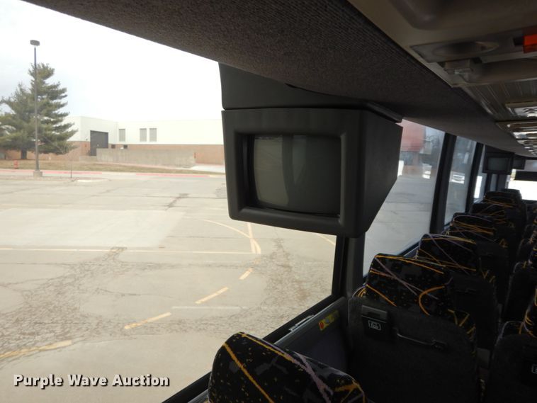 image for item DF6499 1999 MCI 120-EL3  coach bus