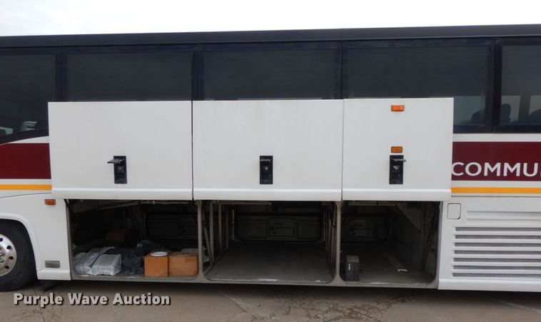 image for item DF6499 1999 MCI 120-EL3  coach bus